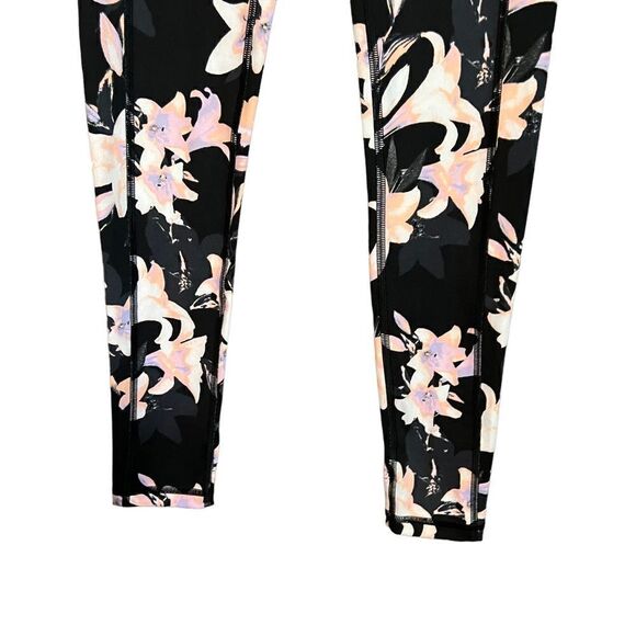 NWT! Victoria’s Secret incredible essential leggings - Picture 6 of 9